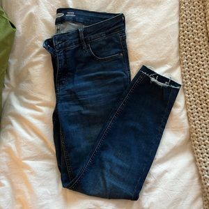 OLD NAVY FRAYED BOTTOM ROCKSTAR JEANS, 6 SHORT